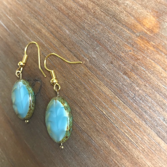 Turquoise waves handmade earrings - Picture 4 of 5